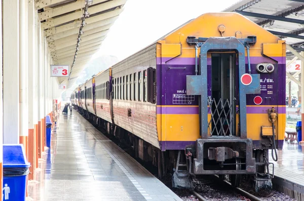 CHIANG MAI, TAILANDIA - 9 DE ABRIL: Estación de traning Chiang mai el 9 —  Fotos de Stock