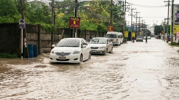Sriracha, Tajlandia - 12 kwietnia: Droga z powodzi po pada — Zdjęcie stockowe