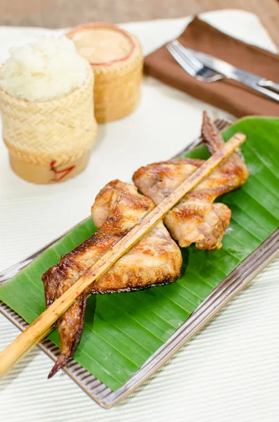 Pollo asado con arroz pegajoso — Foto de Stock