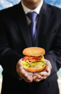 İşadamı paylaşmak gıda (Hamburger), paylaşım gıda kavramı