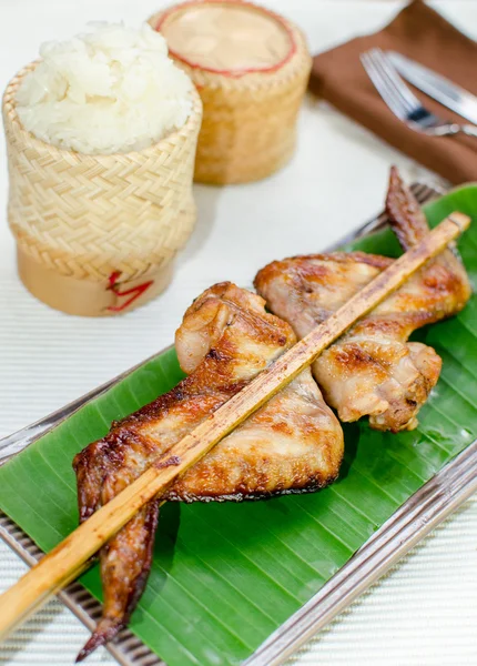 Pollo asado con arroz pegajoso —  Fotos de Stock