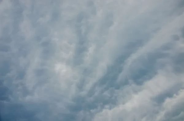 Nuage de pluie dans le ciel bleu, Thaïlande — Photo