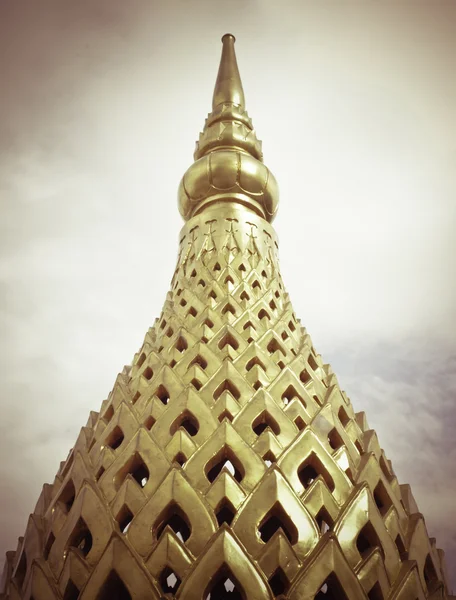 Gloden pagoda with sky background — Stock Photo, Image