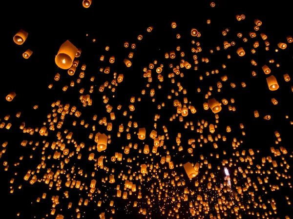 Linterna flotante, Festival del Globo de Yi Peng — Foto de Stock