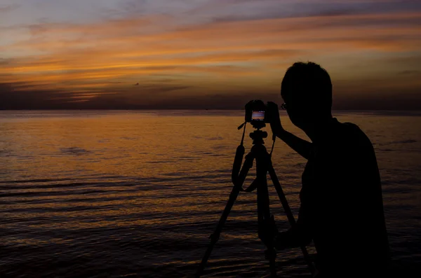 Fotograf se vyfotit na moři — Stock fotografie