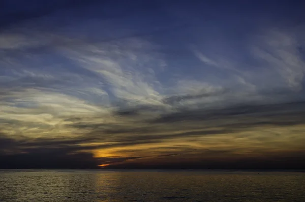 Cielo del atardecer en el mar, Chonburi, Tailandia —  Fotos de Stock
