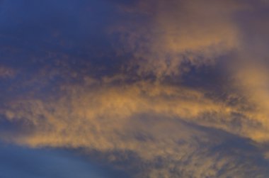 Güzel clourful bulutlar günbatımı ışık ile