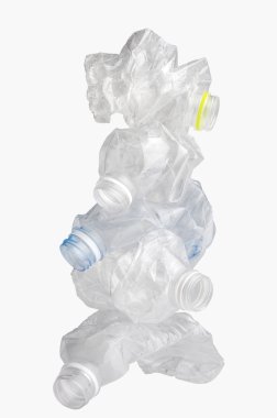 Kırpma yolu ile geri dönüşüm için boş plastik su şişesi 