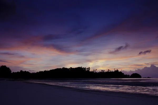 Bonita luz del atardecer con crepúsculo — Foto de Stock