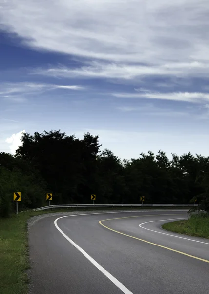 Estrada de asfalto na floresta, Tailândia — Fotografia de Stock