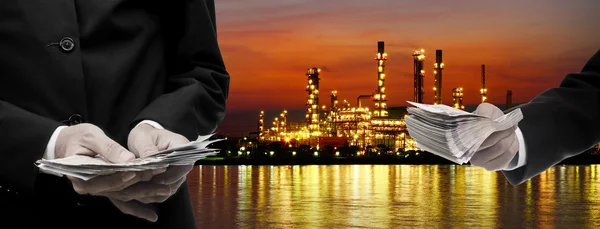 Make money from oil refinery business concept — Stock Photo, Image