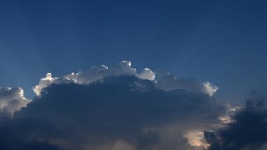 Işık parlaklık ve bulutlar, 4 k zaman atlamalı