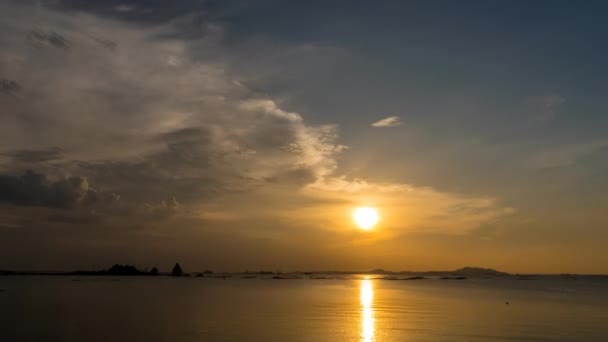 4k Uhd Time-lapse van zonsondergang op Si Chang eiland, Thailand — Stockvideo