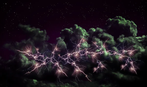 Trueno en las nubes en el bonito cielo con fondo de estrella — Foto de Stock