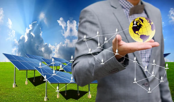 Mundo de la energía solar con concepto de red soical — Foto de Stock