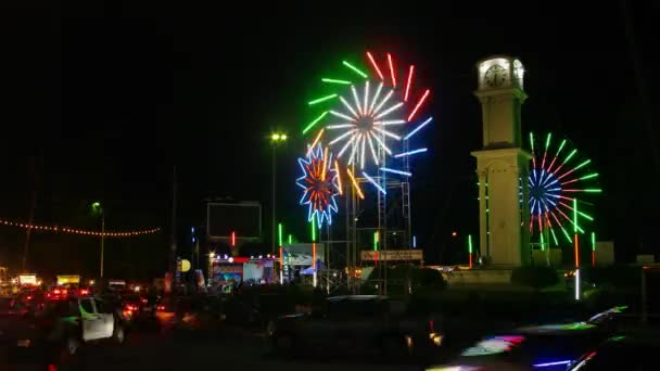 CHONBURI, THAILANDIA - 24 NOVEMBRE: Illuminazione decorare Loy krathong festival il 24 novembre 2015 a Sriracha, Chonburi, Thailandia — Video Stock