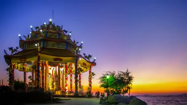 4 k time-lapse van Chinese tempel met twilight sky — Stockvideo