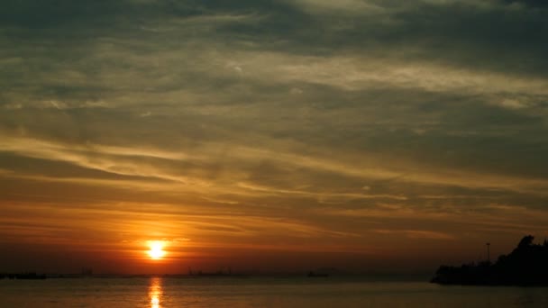 Puesta de sol en el mar, Sriracha, Tailandia — Vídeos de Stock