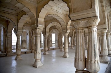 Hindistan'da Arapça stili sütunlar