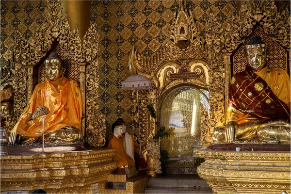 Myanmar, im Tempel des Buddha — Stockfoto