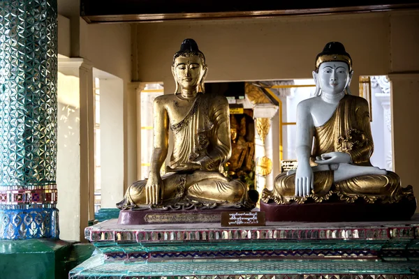 Myanmar, tapınağın Buda heykelleri — Stok fotoğraf