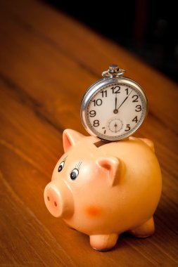 Cep saati üzerinde bir kumbara