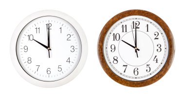 İki yüz saat 10 yönünde gösterilen saat