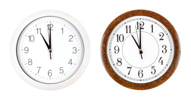 İki yüz saat 11 yönünde gösterilen saat