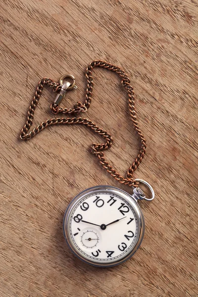 Reloj de bolsillo en la mesa — Foto de Stock