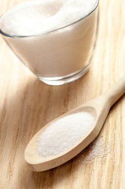 Bir kase şeker yanında kaşık
