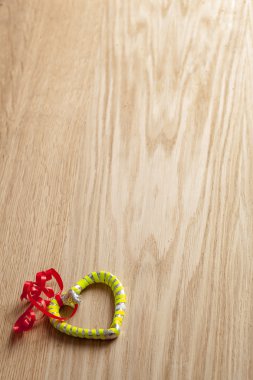 Karamelli şeker kalp şeklinde