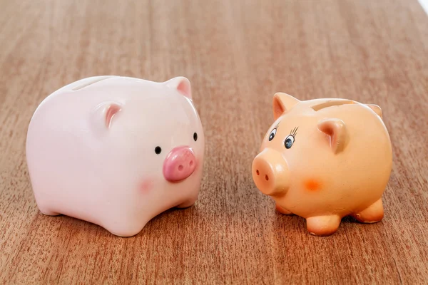 Two piggy banks on table — Stock Photo, Image