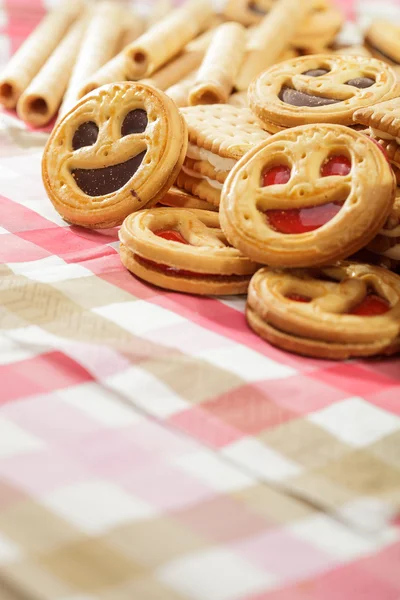 Haufen Kekse und Tubuli — Stockfoto