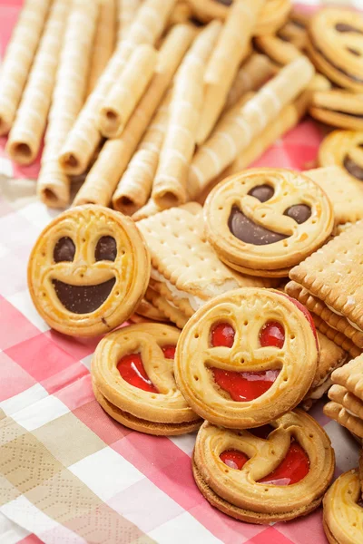 Montón de galletas y túbulos — Foto de Stock