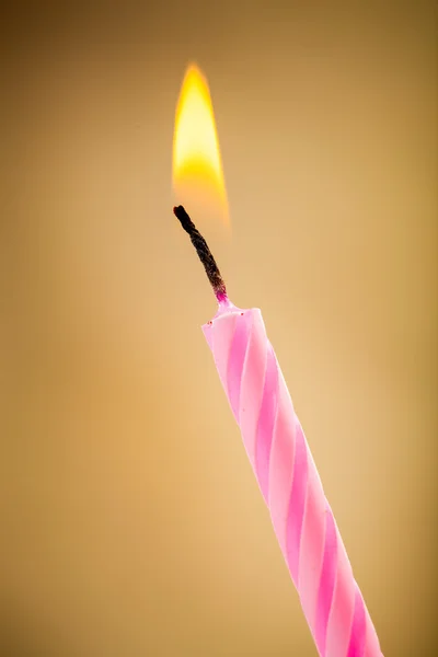 燃え誕生日のろうそく — ストック写真