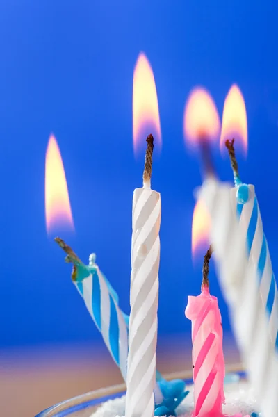 Brennende Geburtstagskerzen — Stockfoto