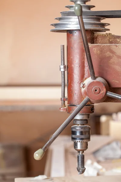 Hout driller in werkplaats — Stockfoto