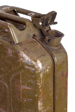 Eski paslı açılan benzin teneke kutu