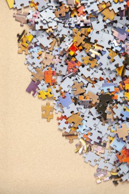 jigsaw puzzle parçaları yığını