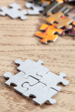 Closeup bağlı Jigsaw Puzzle parçaları