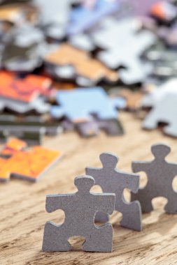 Üç parçalı bulmaca parça tablo