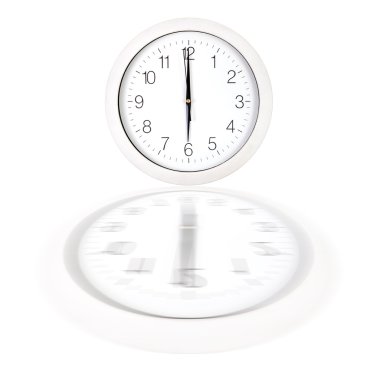 Saat altı yönünde gösterilen beyaz saat yüzünü