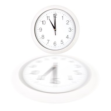 Saat 11 yönünde gösterilen beyaz saat yüzünü