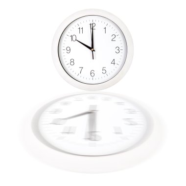 Saat 10 yönünde gösterilen beyaz saat yüzünü