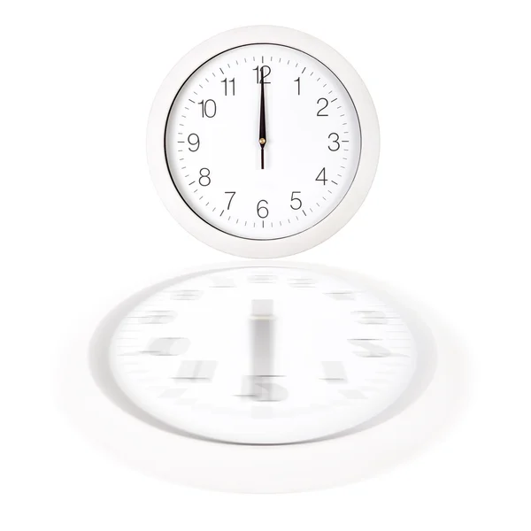 Біле обличчя годинника, що показує дванадцяту годину — стокове фото