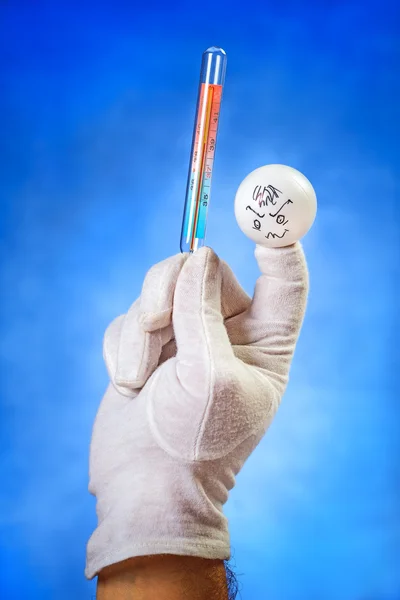 Fantoche de dedo com termômetro médico — Fotografia de Stock