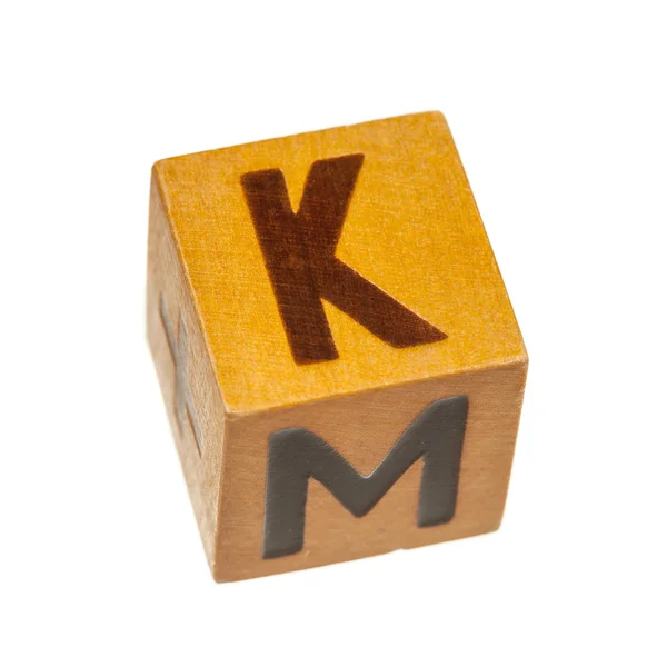 Bloque de madera con letra K mayúscula — Foto de Stock