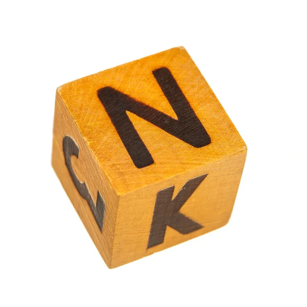 Bloque de madera con letra N mayúscula — Foto de Stock