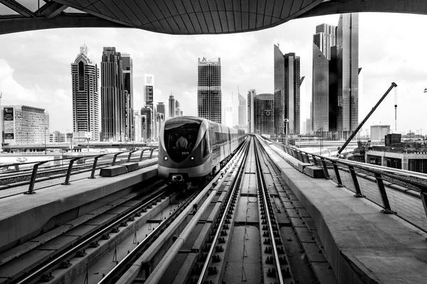 Metro moderno em Dubai, Emirados Árabes Unidos — Fotografia de Stock