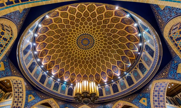 DUBAI, Emirados Árabes Unidos-FEVEREIRO 01: Interior da loja Ibn Battuta Mall em Fe — Fotografia de Stock